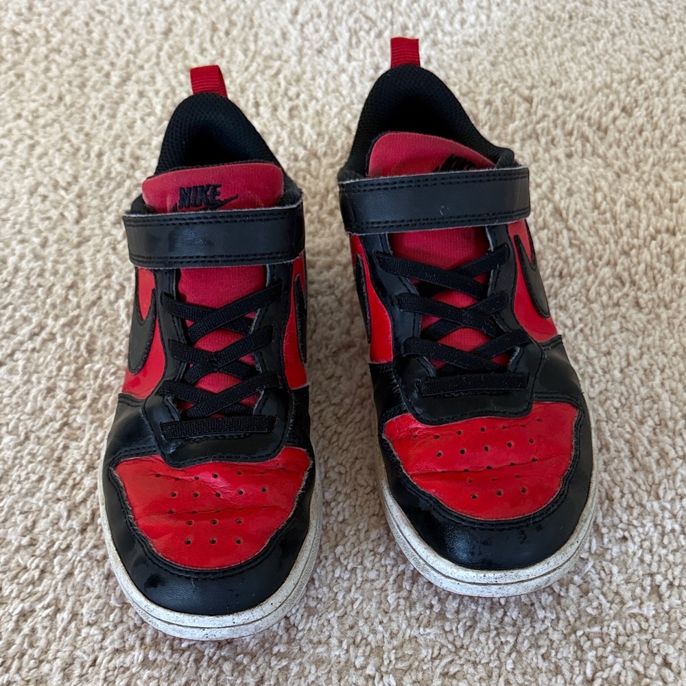 🩷SOLD🩷Nike Kids Black and Red Sneakers